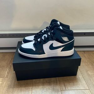 Jordan 1 Mid - Armory Navy / 7.5 women